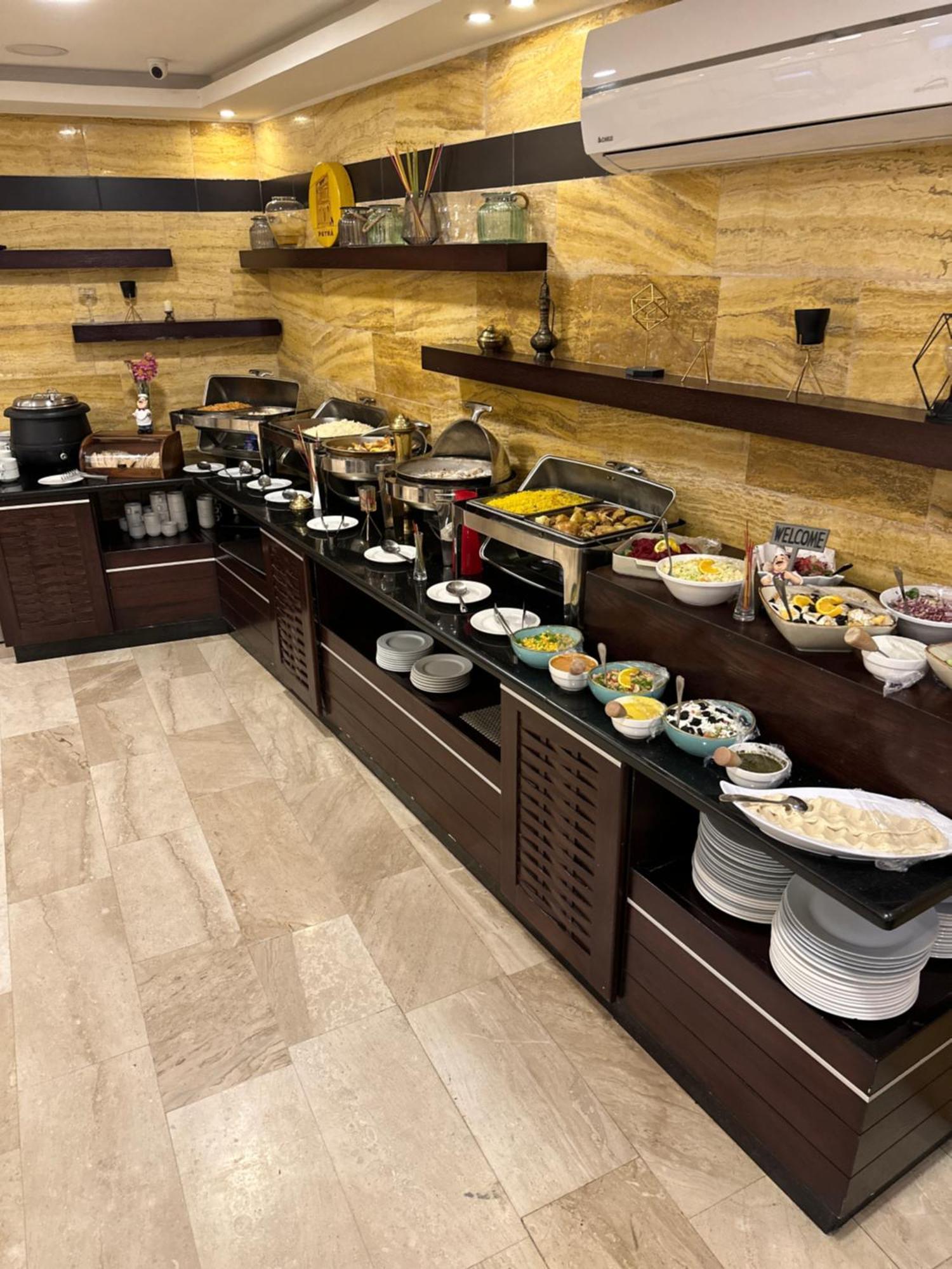 Petra Corner Hotel Экстерьер фото