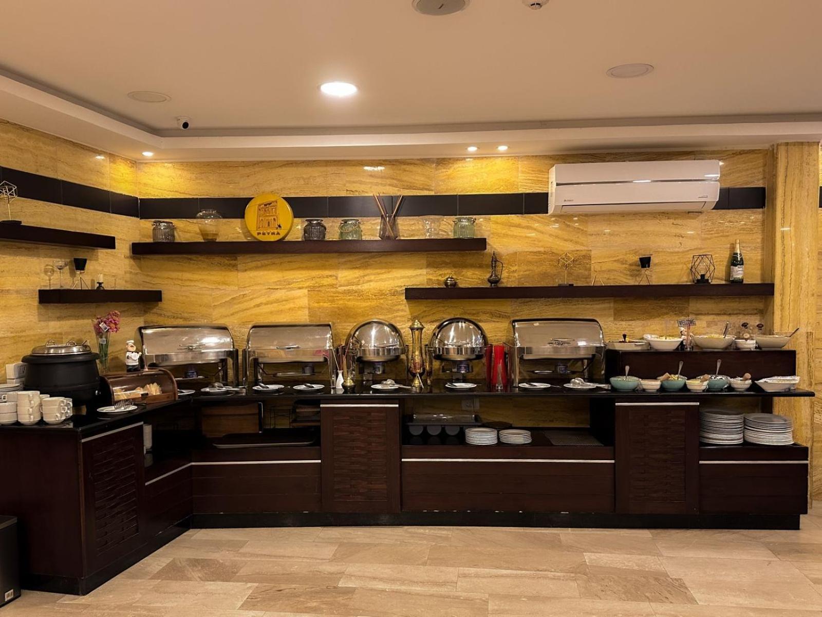 Petra Corner Hotel Экстерьер фото