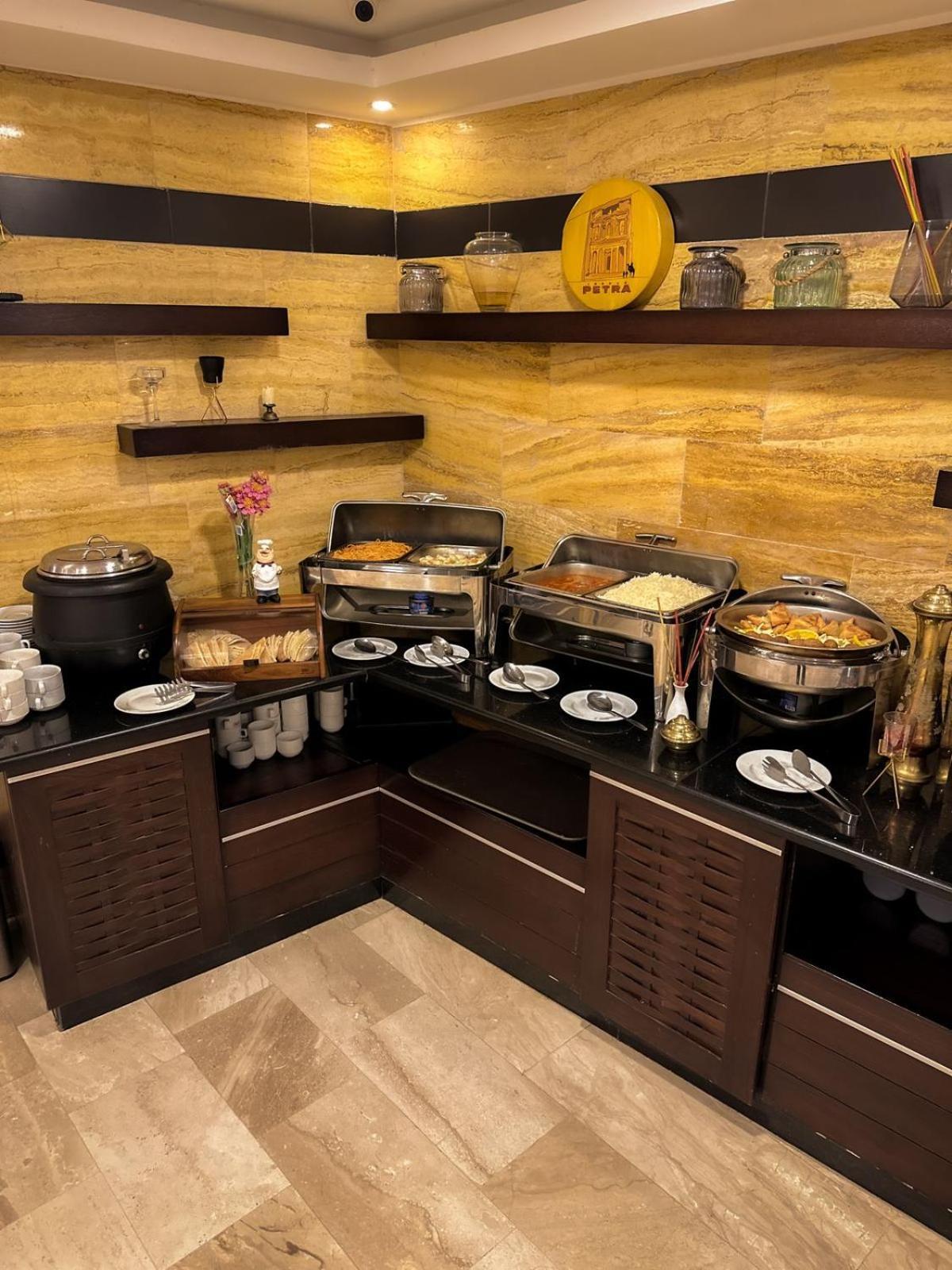 Petra Corner Hotel Экстерьер фото