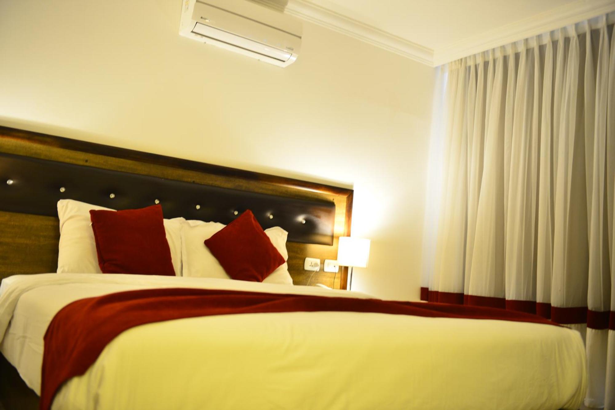 Petra Corner Hotel Экстерьер фото