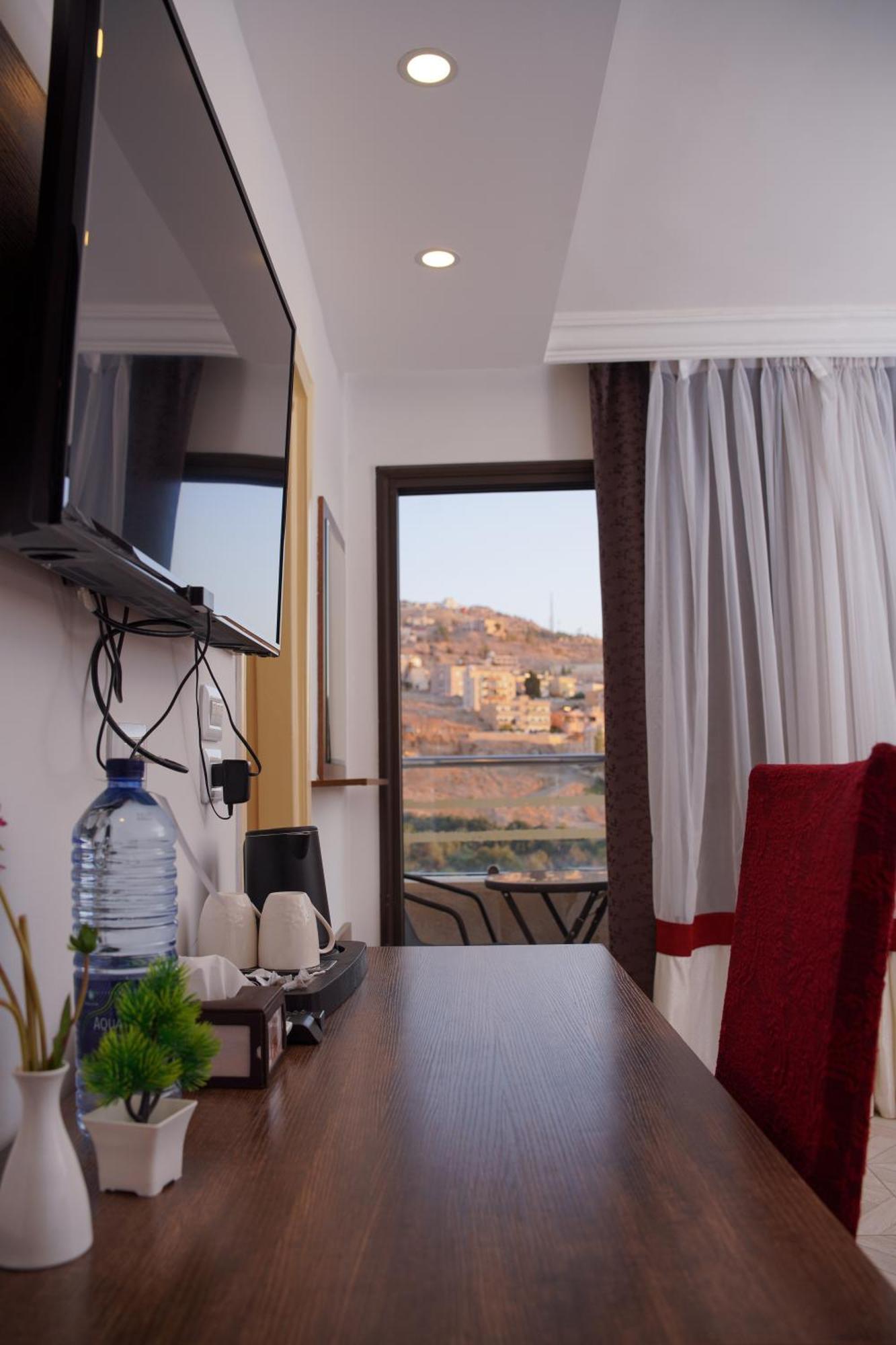 Petra Corner Hotel Экстерьер фото